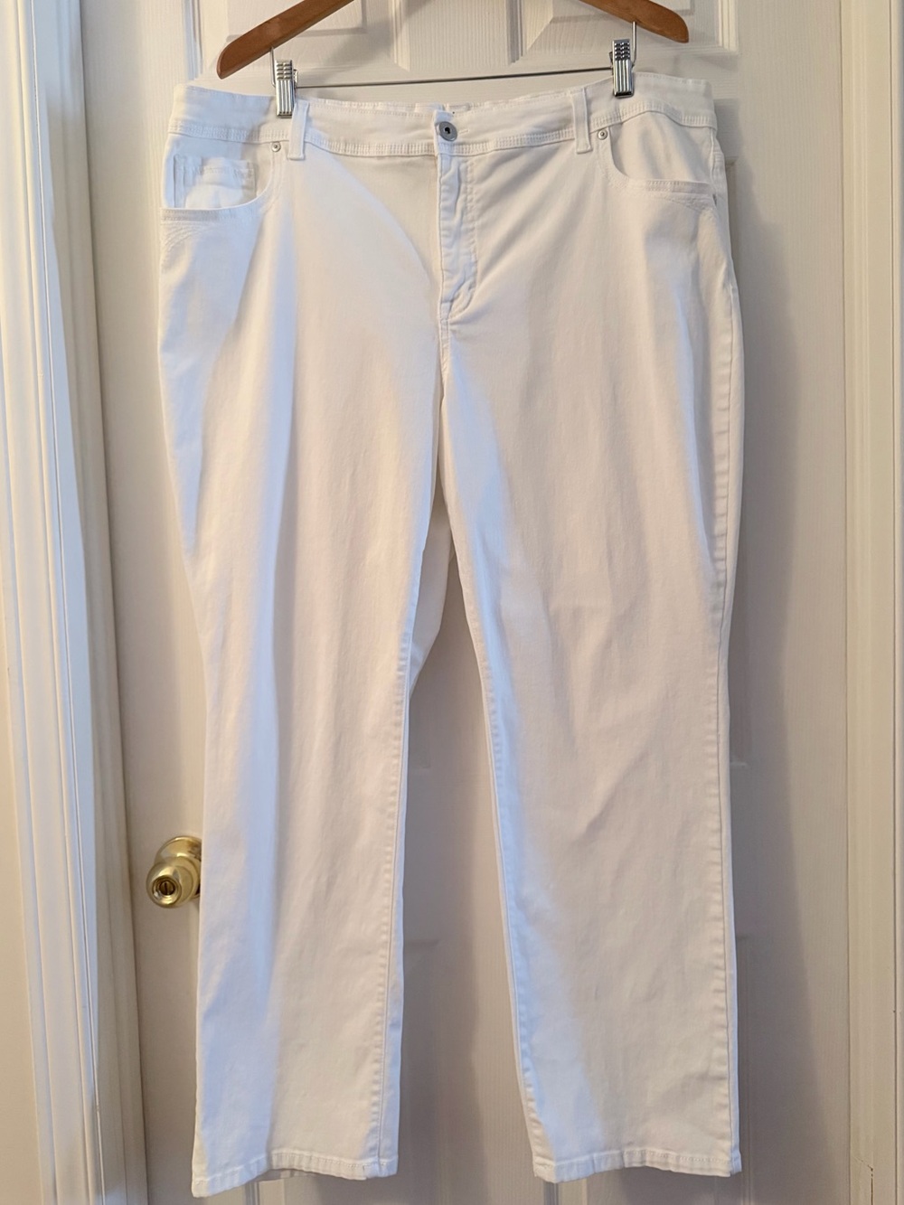 Women's Classic White Straight-Leg Jeans, size 20W